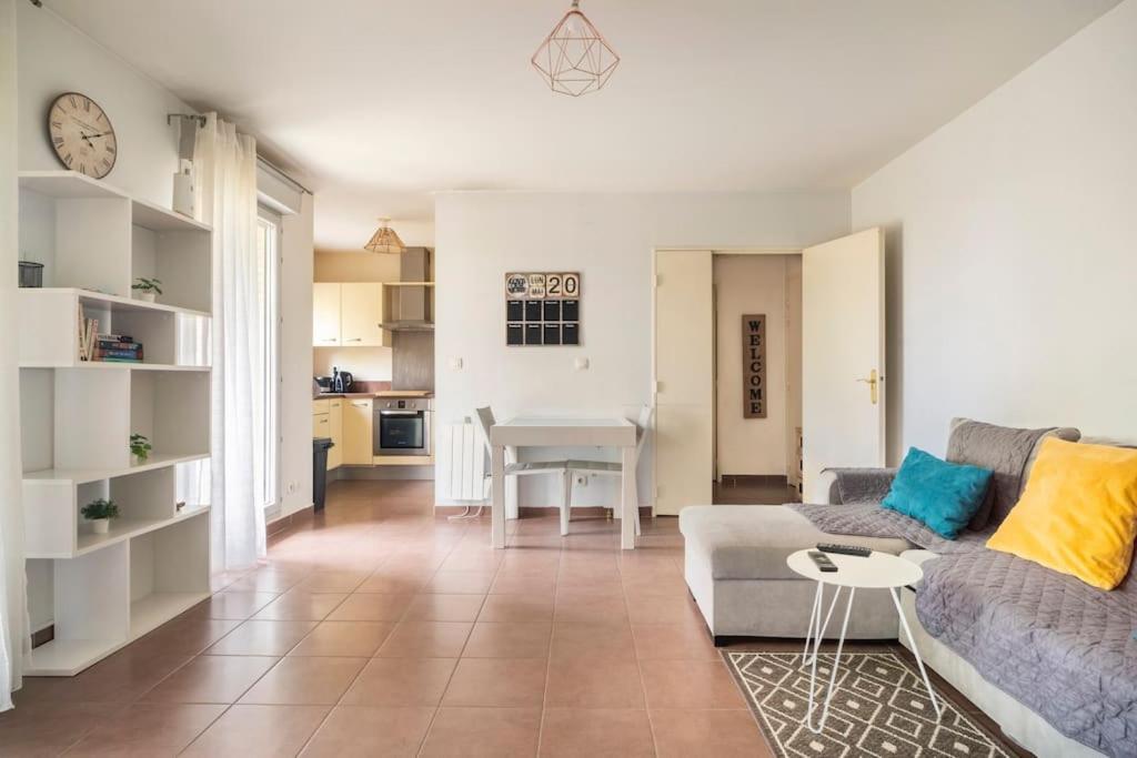 Appartement Avec Jardin Et Terrasse Pres De Paris Mantes-la-Jolie Exterior foto
